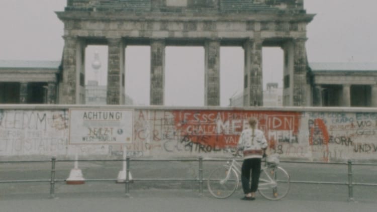 Gesehen: Cycling the Frame (1988) - Kleinod der Mauerberschäftigung